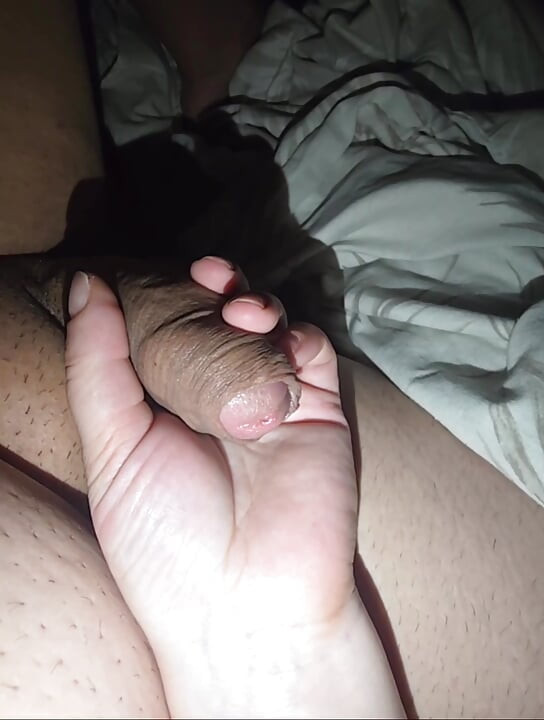 Step mom hand slip on step son injured big dick and handjob to cum