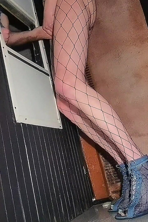I Let a Stranger Cum on My Pussy Lips