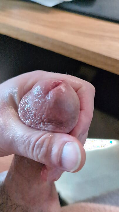 Quick oily wank with thick cum