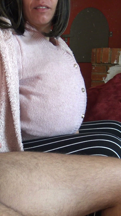 زوجة الأب الحامل تلمس زب ابن زوجها البكر لأول مرة | مقطع 1