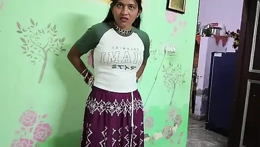 Ich putze das Haus, ich war auf dem Chef und mein Rücken verletzte sich sehr, mein chef gibt mir Erleichterung, volles Hindi virales Video