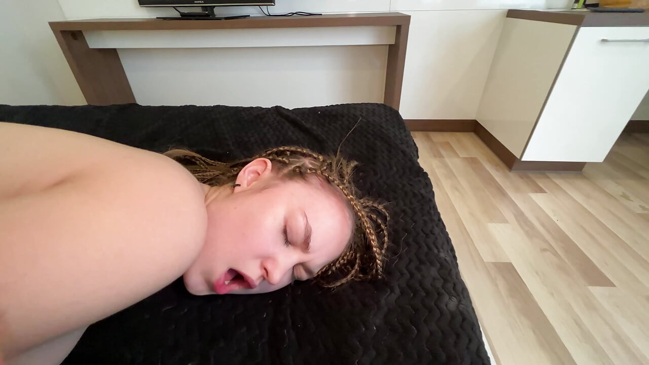 NEVLASTNÍ SESTRA NEMŮŽE ŽÍT BEZ MÉHO MONSTRÓZNÍHO PTÁKA