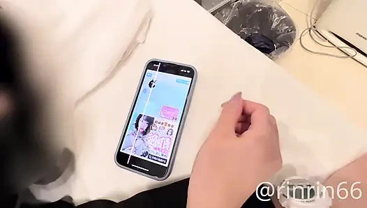 18 yaşındaki Japon öğrenci inlemesini dinleyerek ham dölleniyorken uygulamada konuşuyor