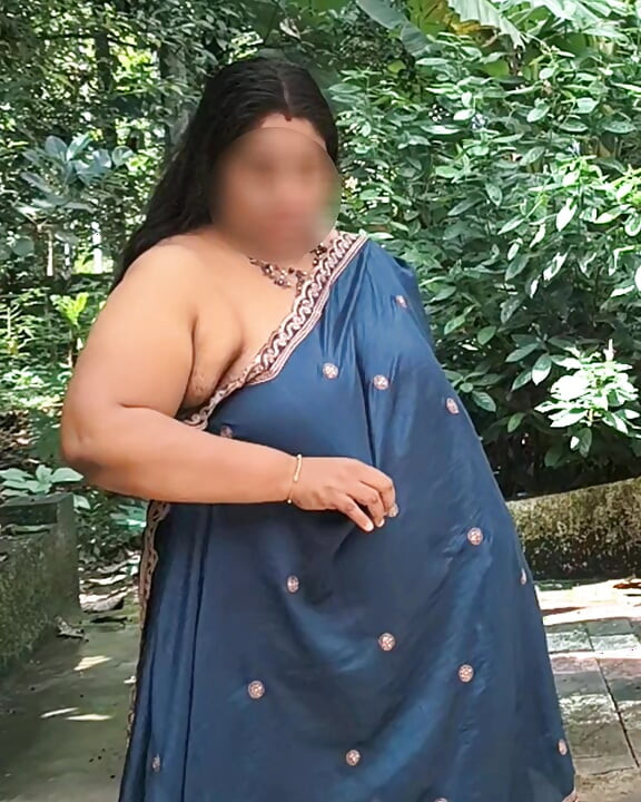 Desi Girl in Topless Sexy Photoshoot in Blue Salwar, After Shoot Picture