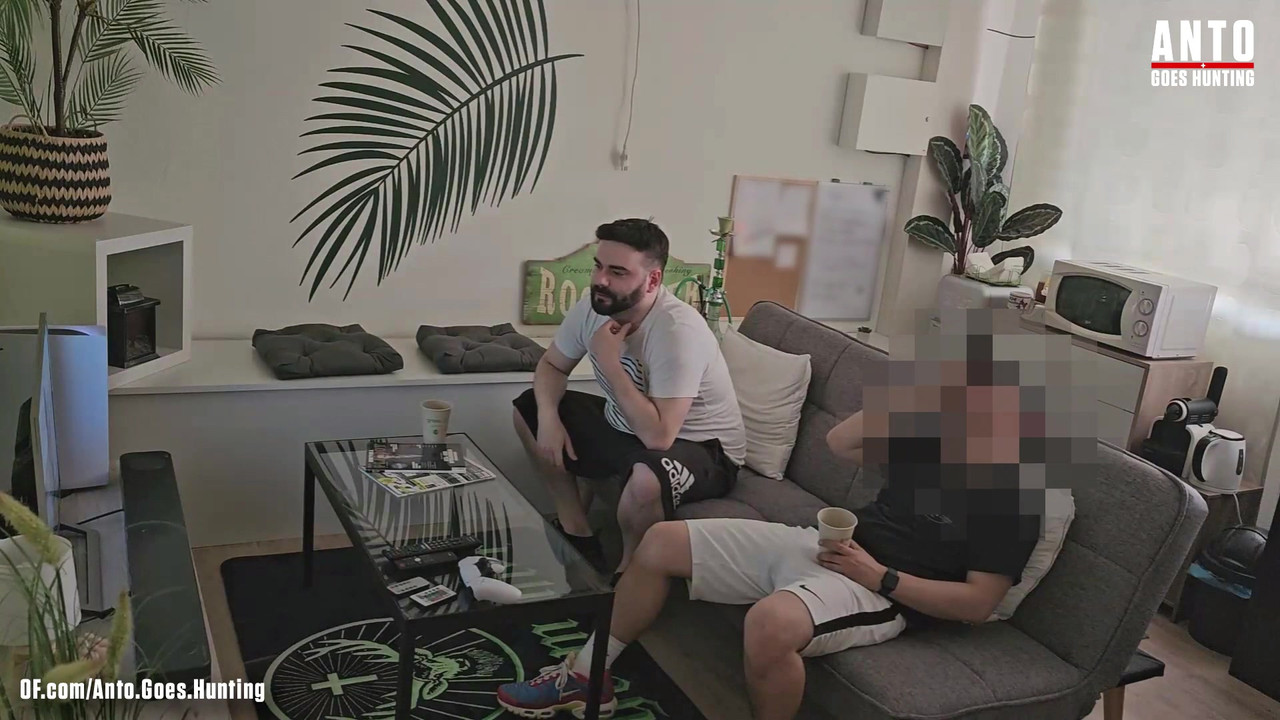 我的直男朋友“chris”（他以前发现我在撸管）上一次问我，并给我惊喜