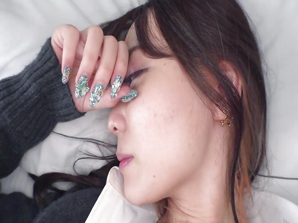 İlk başlarda soğuk. Yavaşça kırılıyor ve daha fazlasını ortaya çıkarıyor