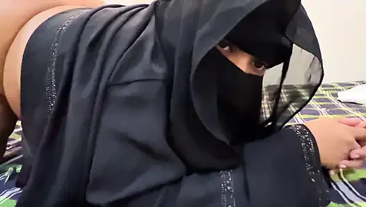 Hijab niqab & abaya tragen saudisches dickes arsch und dicke titten, 20 jahre altes heißes college-mädchen will anal ficken