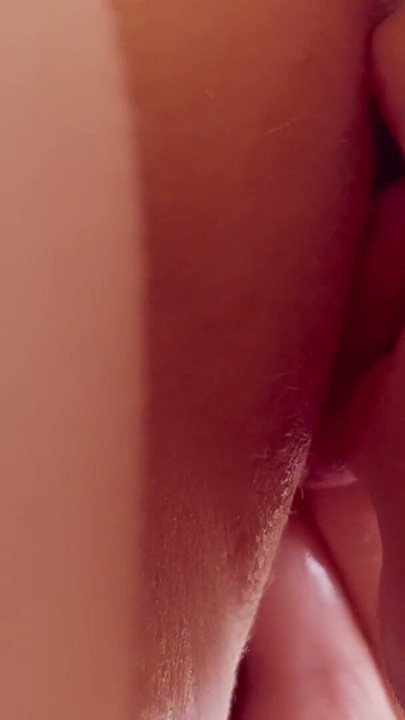 Lins și degete în pizdă senzuale până la orgasm, prim-plan | Clip 1