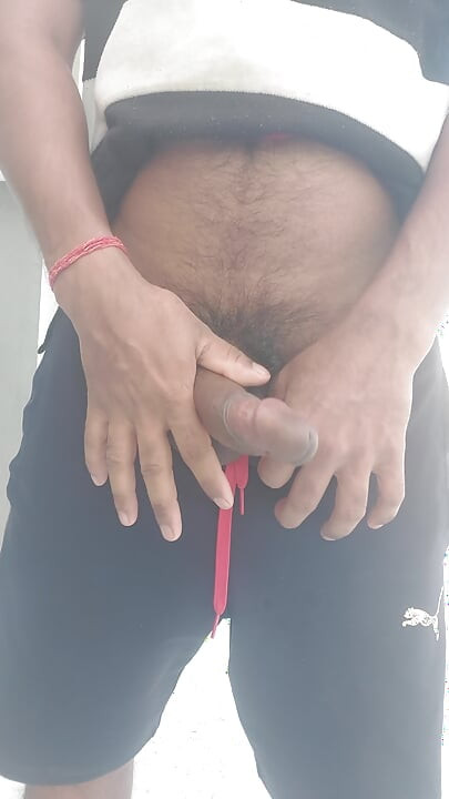 Aaj Chht Pe Gaye Dekhe Aunti Ka Beti Chhat Pe Kapra Fela Rari thi ham use dekha to pani nikal gaya  mera