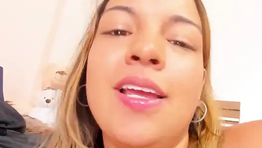 Pantat bahenol cewek ini didobel penetrasi sampai lubangnya menganga lebar