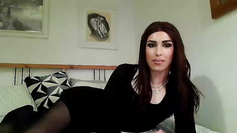 Crossdresser in tights and panties on cam