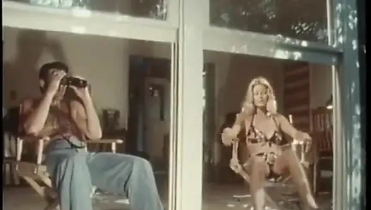 Muhteşem fahişeler grup sekste onu çıkarıyor ve rastgele yarak emiyor