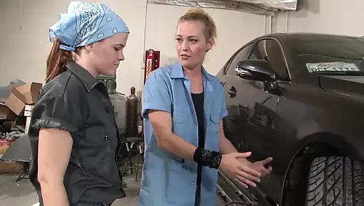 Ariel Stoman and Daisy Layne are horny red haired pussy