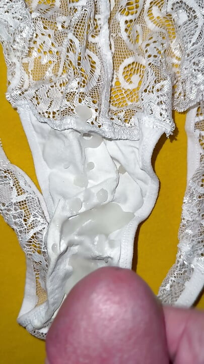 Sperma op slipje vrouw 36