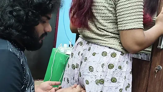 Romansa ciuman pantat dengan mengisap payudara