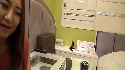 Shizuka, 48 tahun, pustakawan yang nggak di rumah