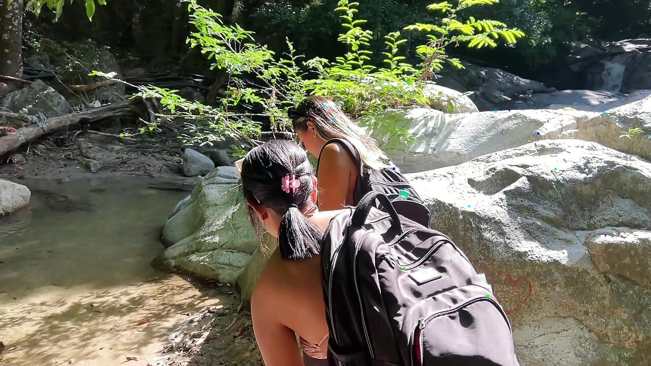 2 Latina swallow 2 cocks of strangers in the middle of the forest