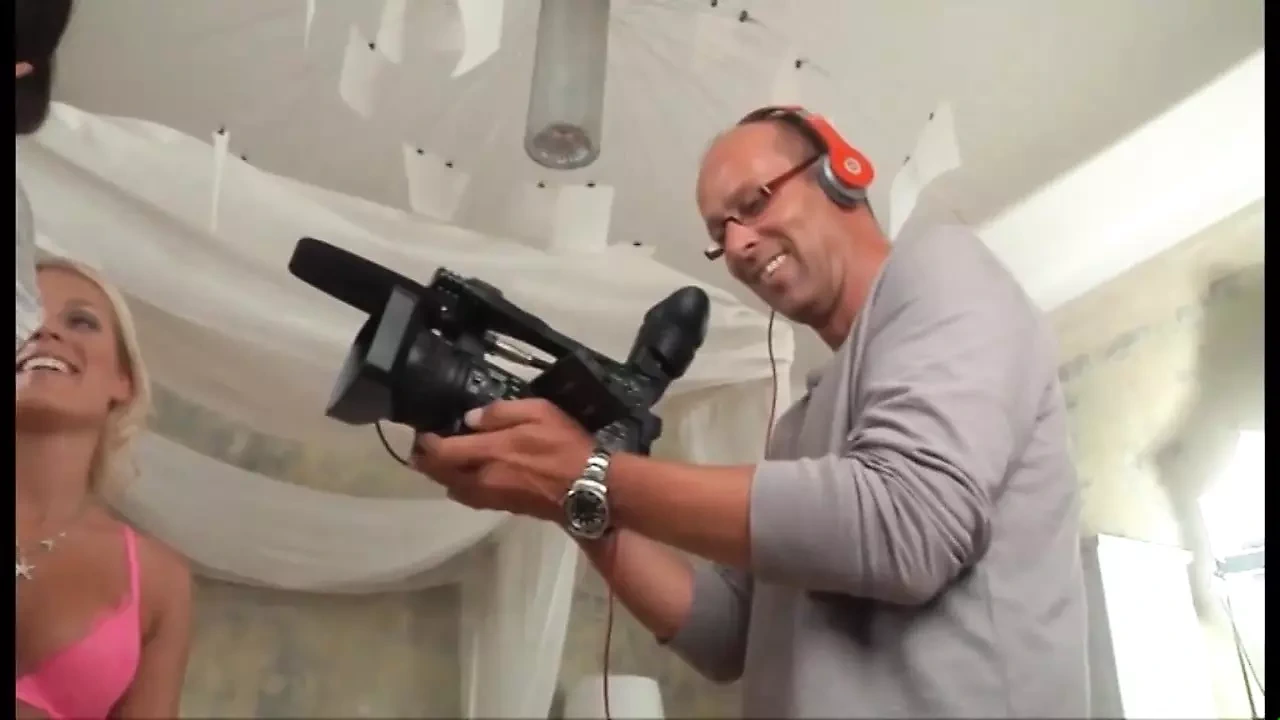 业余夫妇与许多操逼和美丽的女孩和群交派对在高清完整电影