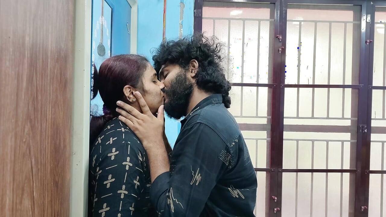 Bloqueo de labio caliente con beso de lengua