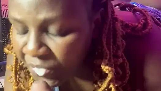 Cewek ini sampai tenggorokan