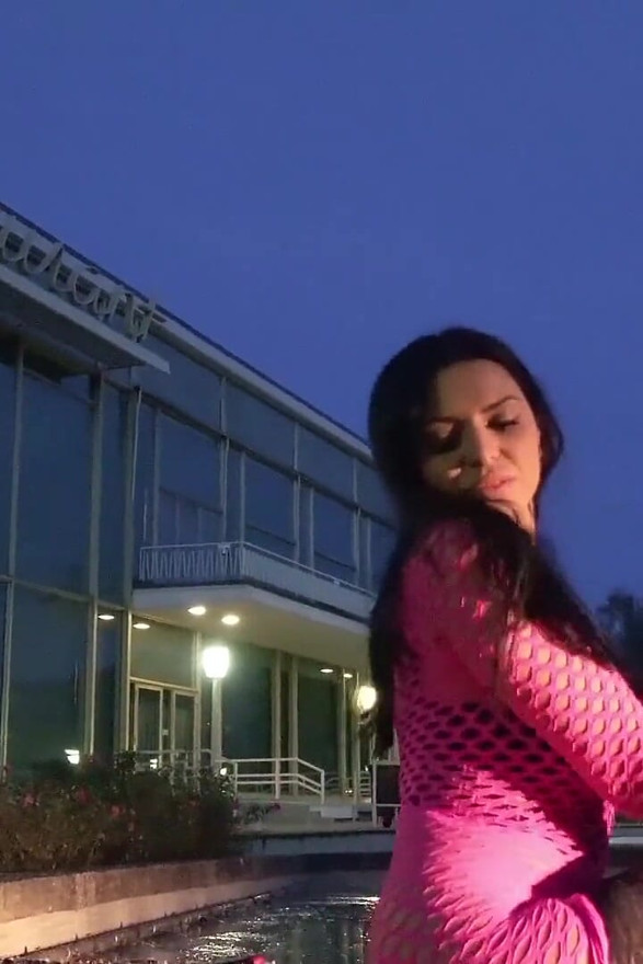 German Scout - Fitness Model Kira Pickup in Berlin for Casting