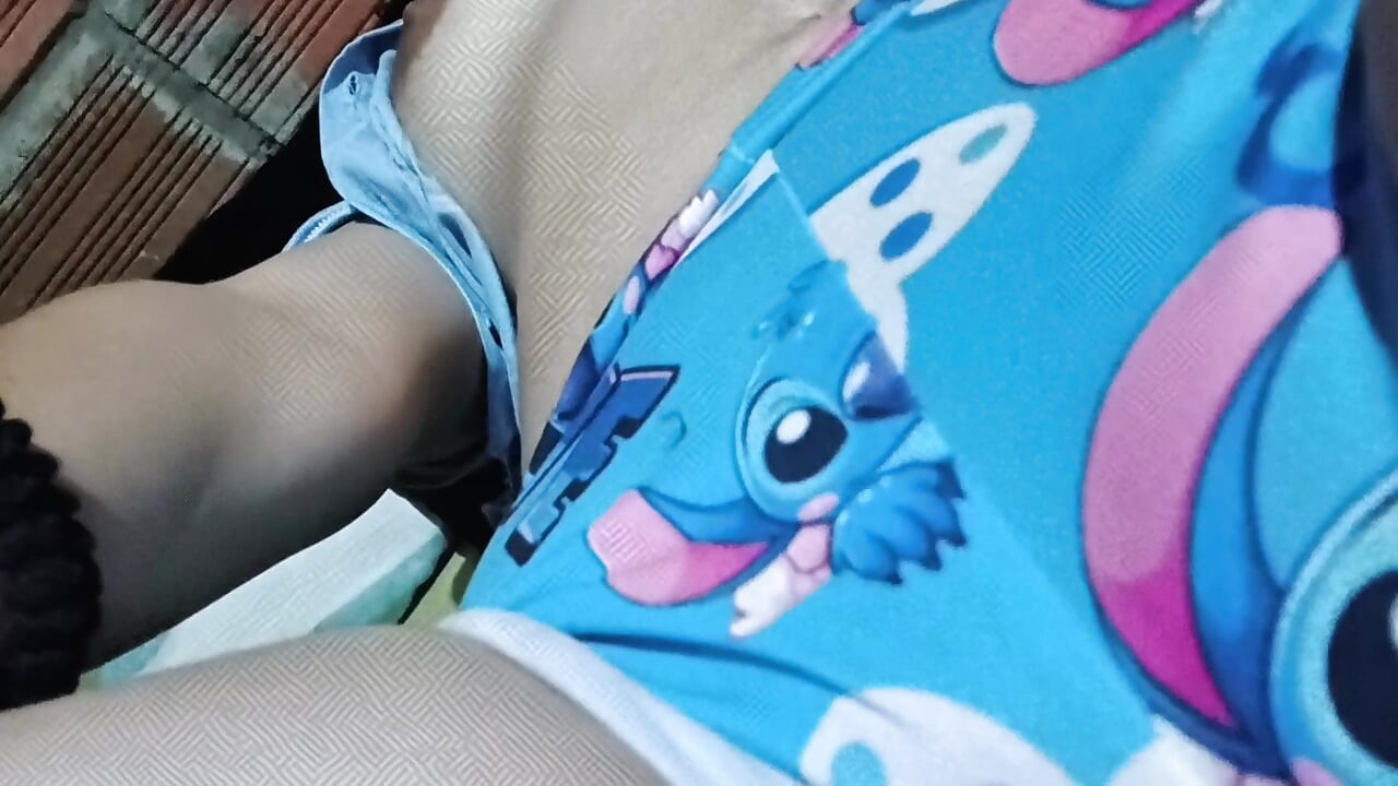 ESKI KARıM BANA BÜYÜK BIR SAKSO ÇEKIYOR VE BENI GELENE KADAR EMIYOR