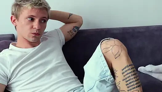 Porno oyuncusu akşam yemeği randevusumuzdan sonra boğazımı ve pürüzsüz götümü parçalıyor