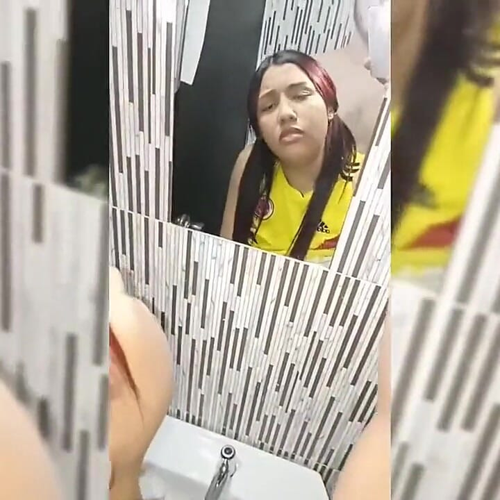 18 year old brunette big saggy tits from New York United States fucking her stepbrother's big dick midh