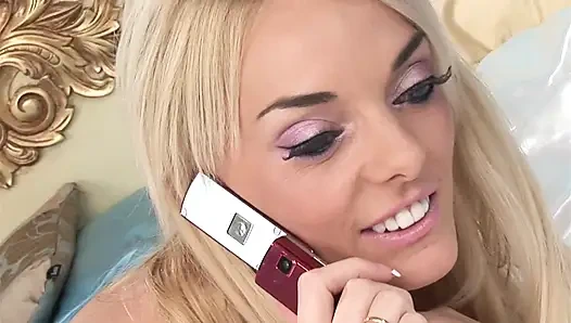 Stacy Ve Komşu Birbirlerinin Vajinasını Yalıyor, Çıldırana Kadar