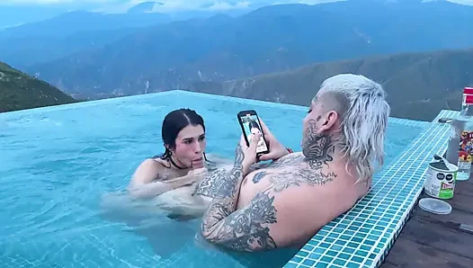 Tinder Date Ends in Outdoor Sex with Chicamocha Cannon in the Background