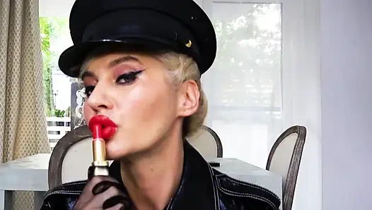 Tantangan muncrat oleh Femme Fatale