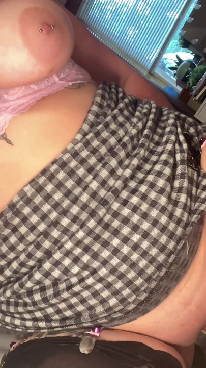 Naughty Squirting GF Can Do It Herself