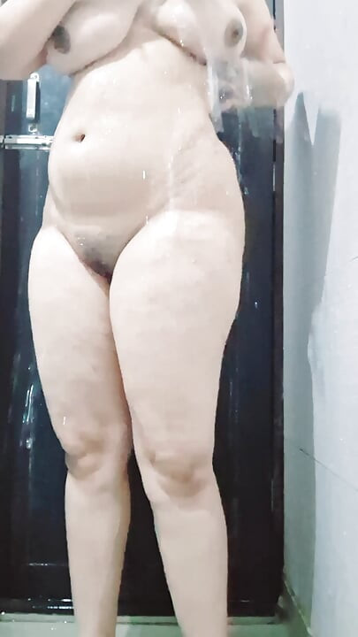 Desi ciocia jebanie przez chłopca 18-letnia łazienka wideo