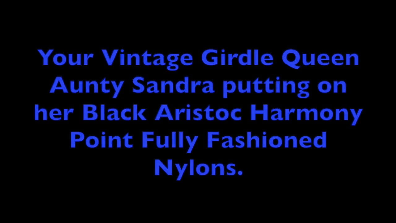 Vgq23 Aunty Sandra Putting on Her Classic Seamed Stockings