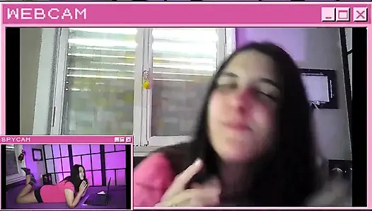 Тайно наблюдаю кам-сессию сводной сестры с круглой камерой