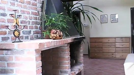 Alter mann liebt es, ihre böse kleine junge schlampe zu ficken!