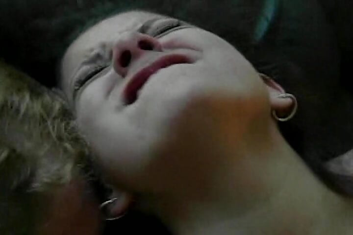 Мръсна мацка получава огромно изпразване на лицето след чувствено чукане