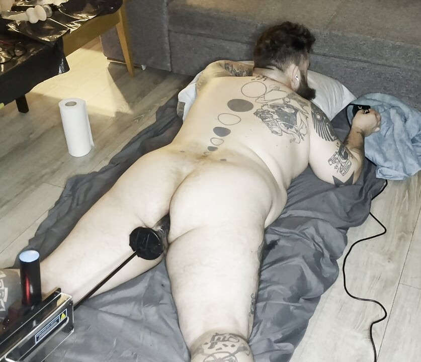 Fuck machine fucks my big ass doggy style on the belly