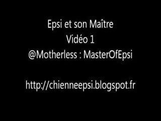 ma chienne en laisse suce