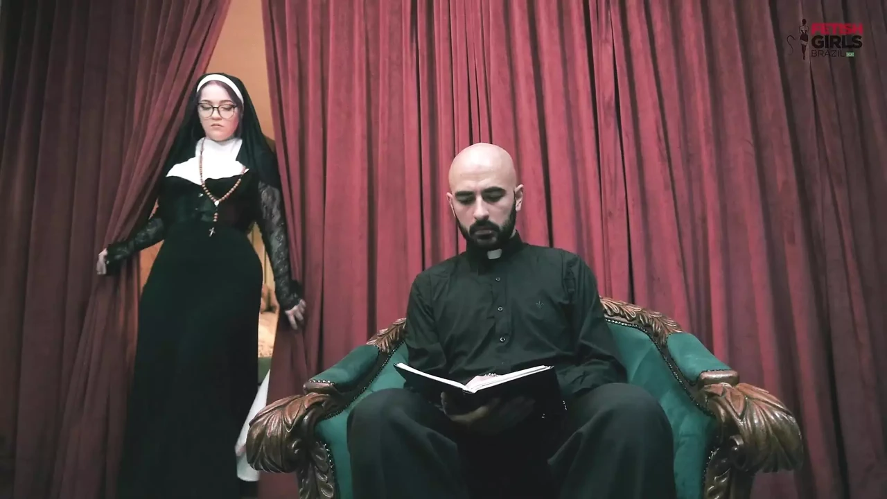 美丽的巴西女人在恋物癖中占主导地位，我相信你今天没有见过类似的东西或类似的东西。他们是变态