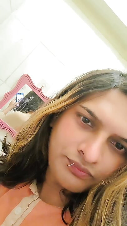 Zoya Shezadi trong một kỳ nghỉ hôm nay trong thời gian vui vẻ tại nhà trên đường đi