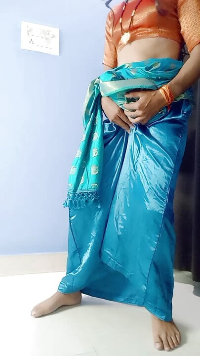 Indian stepmom wearing satin saree and peticoat looking so beautiful