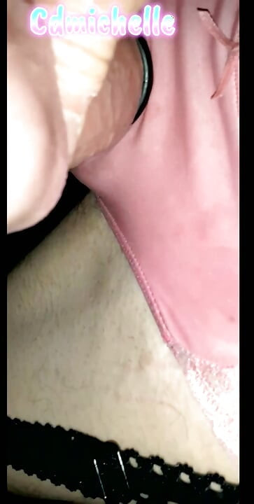 섹시한 핑크 란제리를 입은 Cdmichelle 정액까지 자지 따먹기