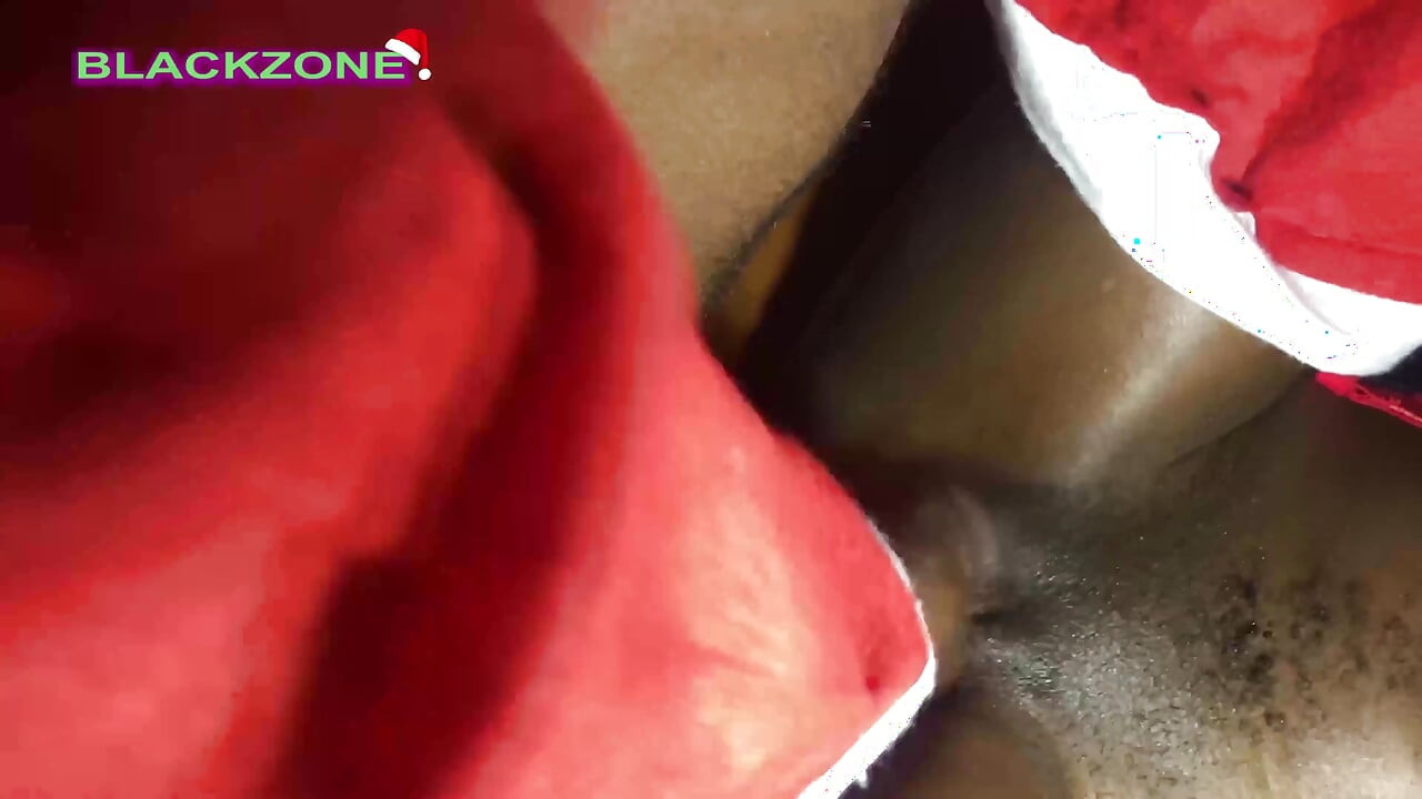 Crăciun îmi fut pizda suculentă, care picură, cremoasă pe birou