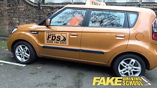 Fake Driving School учительница трахает экзамен для умелой тинки