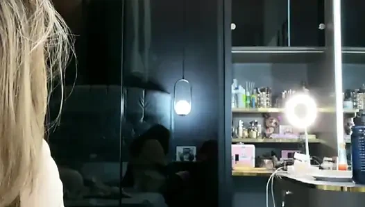 Возбужденную индо-модель трахнул в фото-сессии фотограф