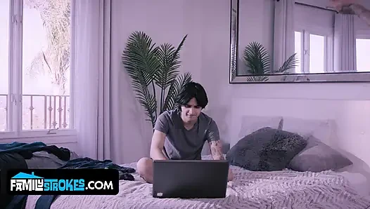 Lolly dames si cewek semok rambut cokelat yang suka banget dientot setiap incinya: kami akan melayanimu