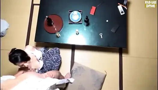 Özel bir oda seansında yakalanan bir kaplıca görevlisinin saatler sonra baştan çıkarılması -sahne.1