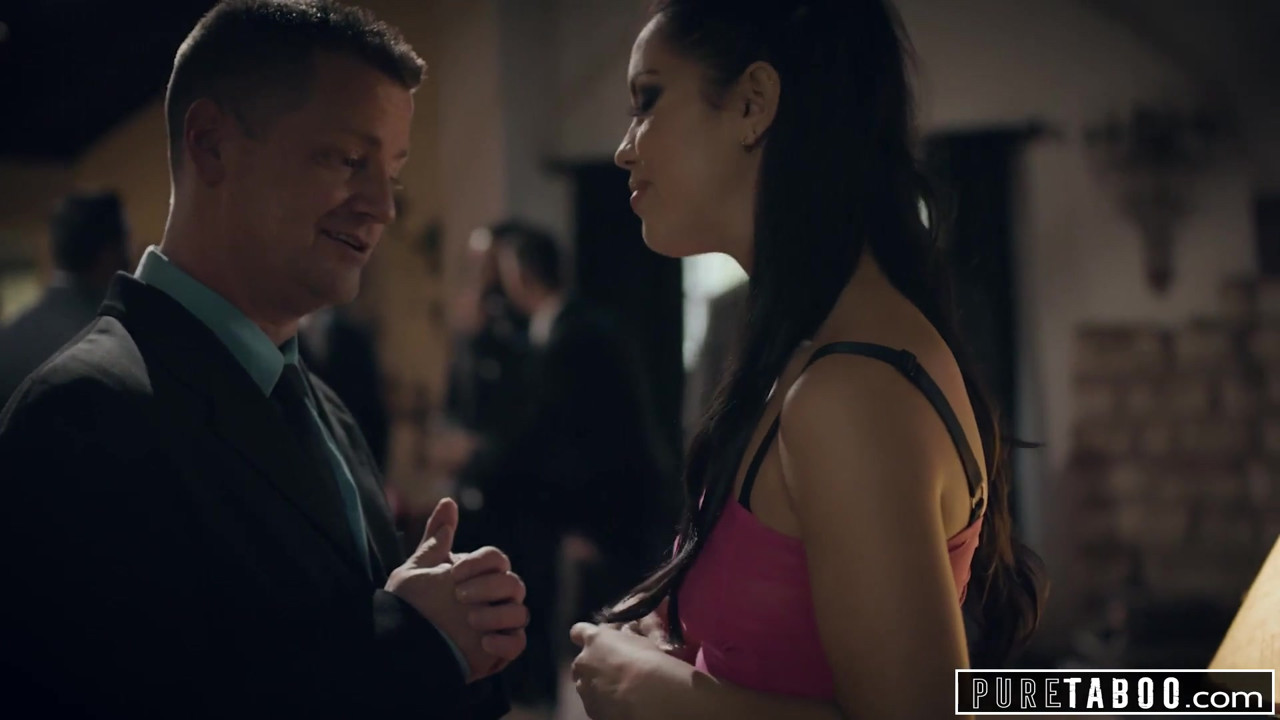 純粋なタブー痴女がビジネスマンに屈辱-公共ファック