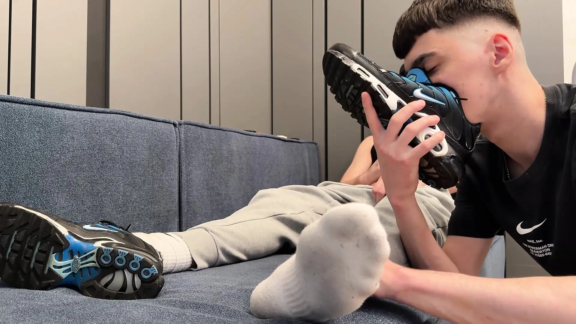 Bottom sniffs sweaty socks and gets a creampie